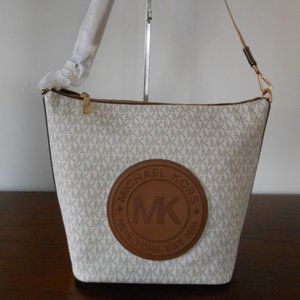 Michael Kors Fulton Sport Vanilla/Acorn Bucket Bag